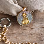 MEDALLÓN VIRGEN DE LOS LLANOS GLITTER