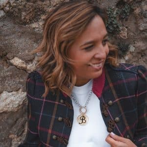 MEDALLÓN NÁCAR CON INICIAL EN METAL